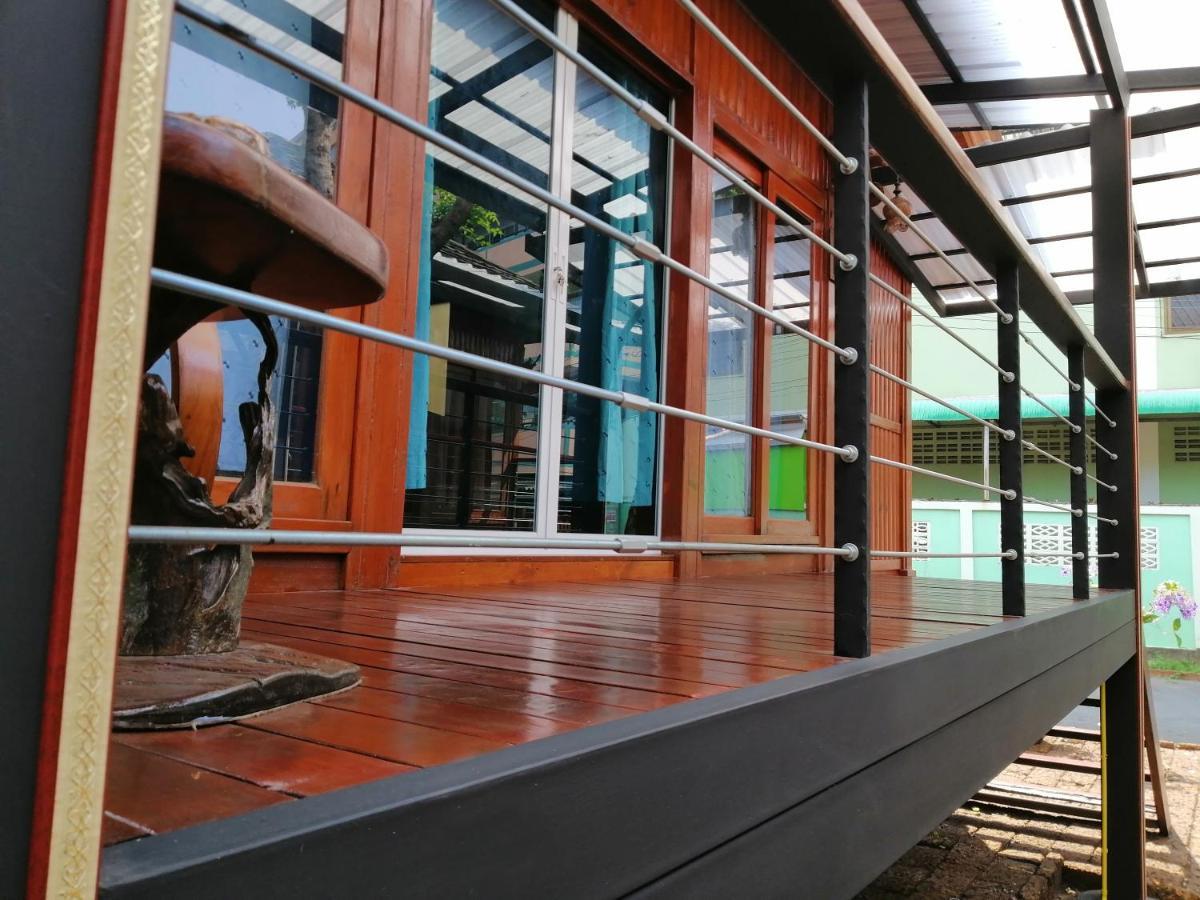 Wood House Pattaya Hotel Exterior foto